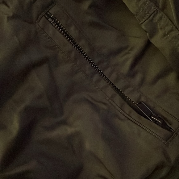 Gap bomber/puffer jacket, size Small. Like new. - Picture 9 of 9